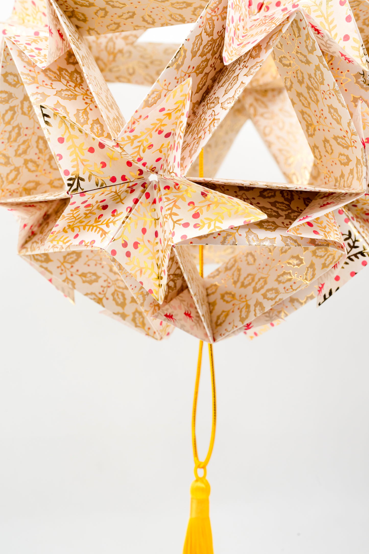 Stor juledekoration af papir, hvid, pink og guld