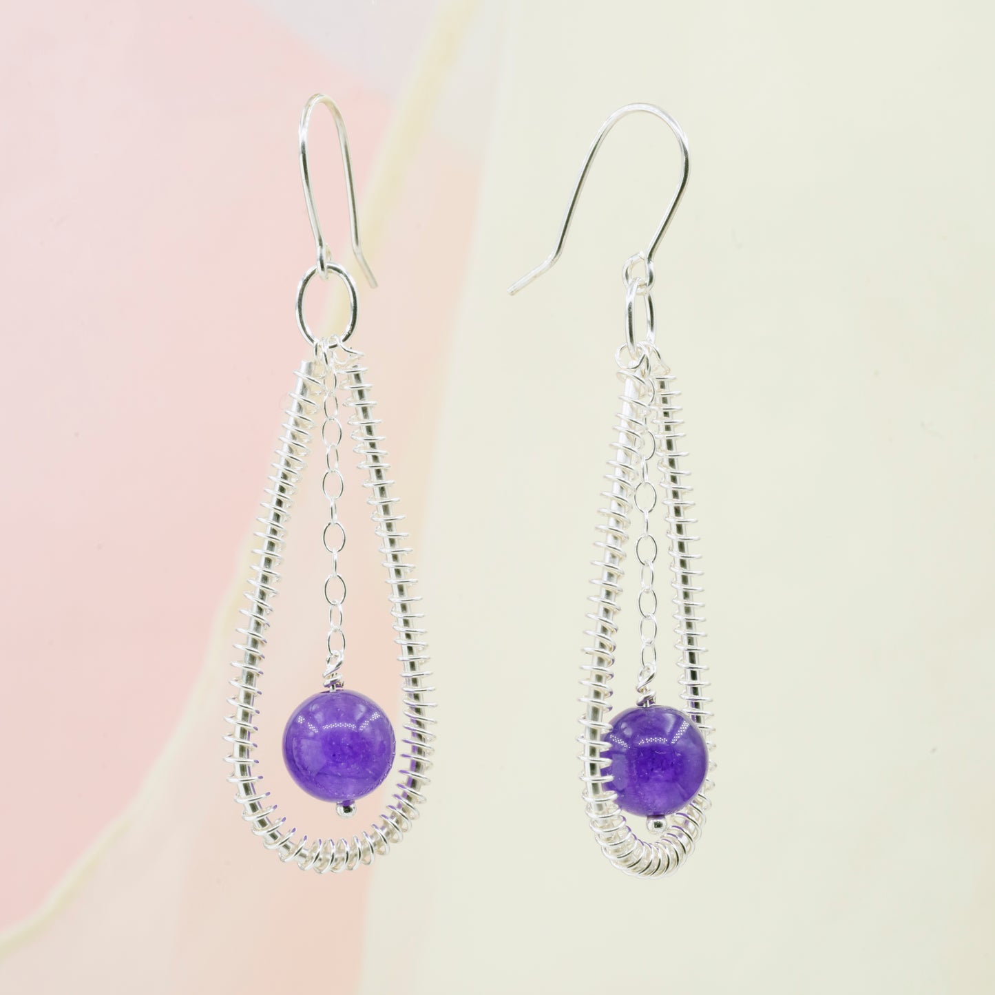 Drop-shaped earrings with purple agate
