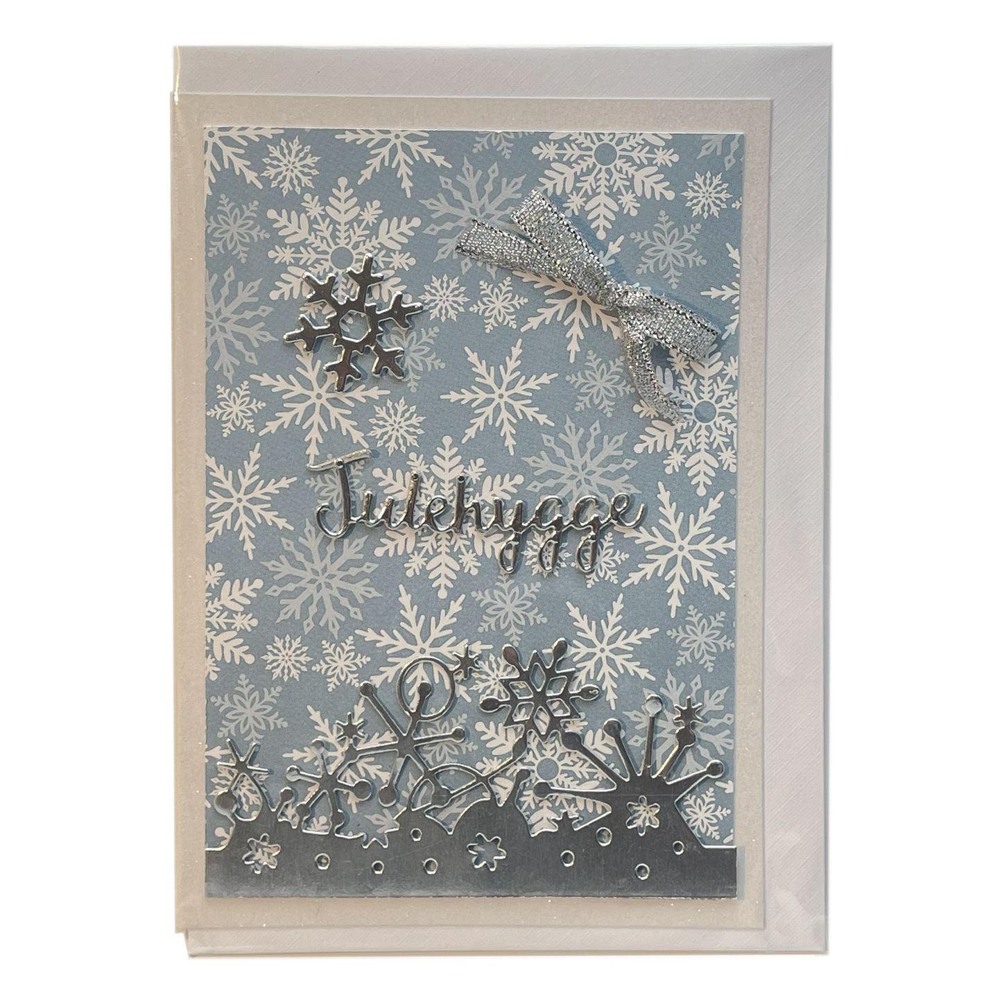Julehygge med Snefnug i Sølv og Hvid Kuvert