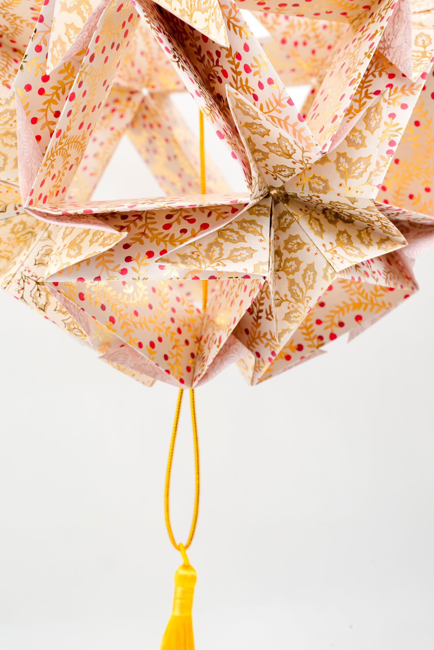 Stor juledekoration af papir, hvid, pink og guld