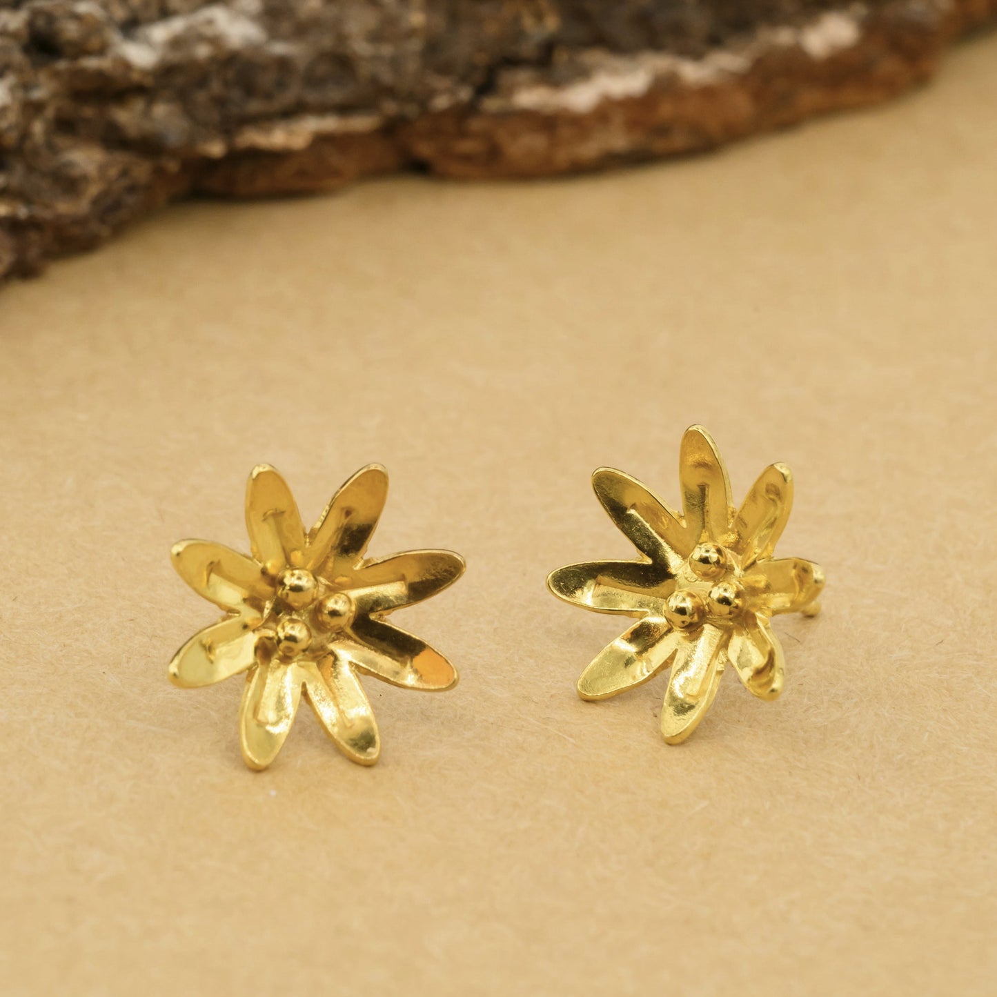 Yvonne small earring, gold-plated